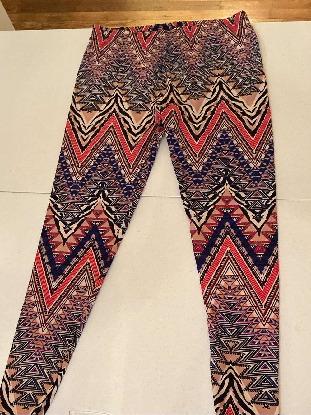 WinWin Aztec Chevron Print Leggings in Pink, Blue & Tan